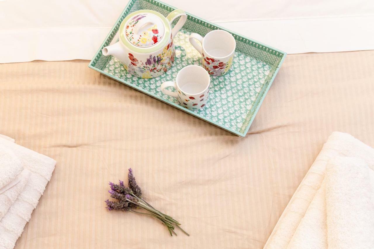 Sweet Suite Flora In Vouliagmeni Афины Экстерьер фото