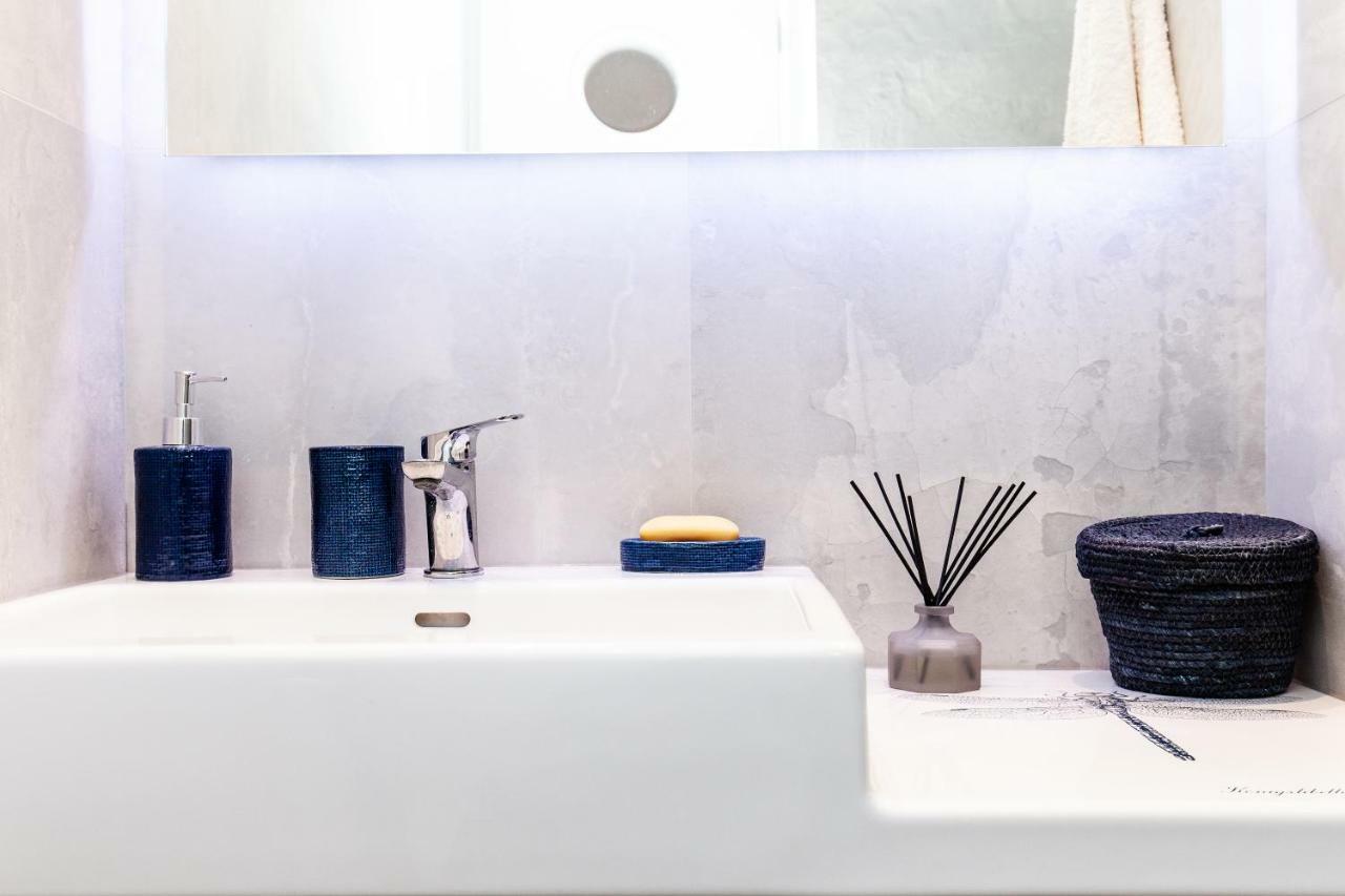 Sweet Suite Flora In Vouliagmeni Афины Экстерьер фото