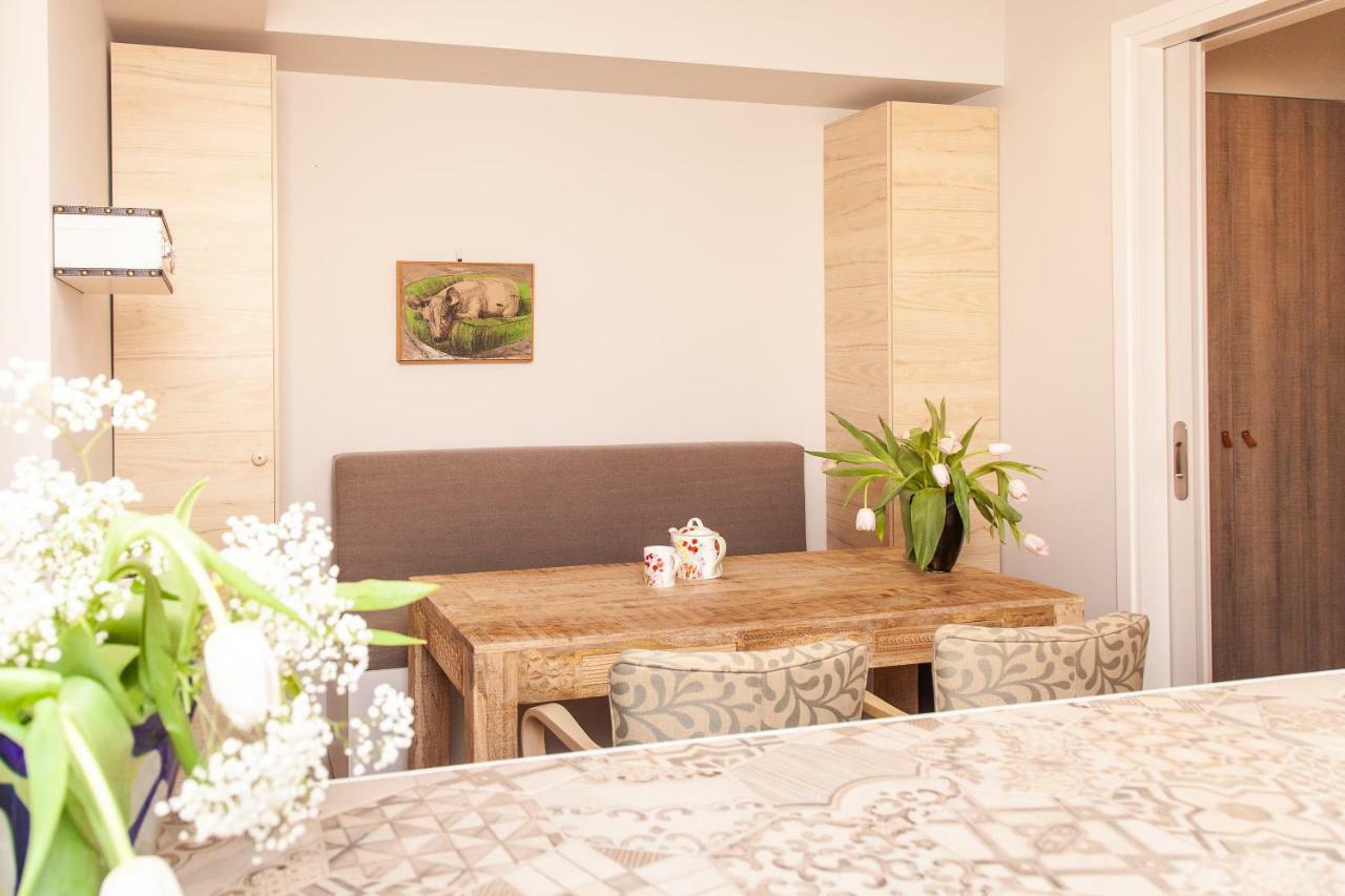 Sweet Suite Flora In Vouliagmeni Афины Экстерьер фото