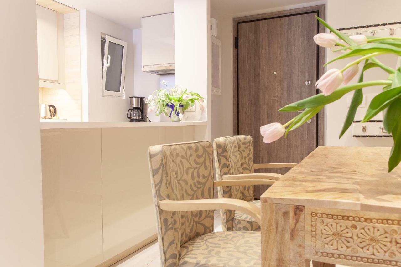 Sweet Suite Flora In Vouliagmeni Афины Экстерьер фото