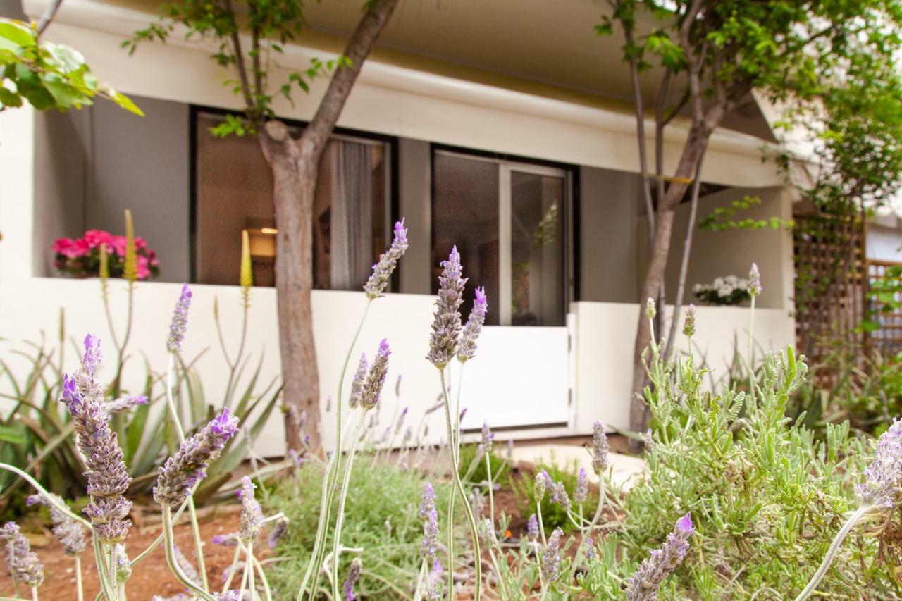 Sweet Suite Flora In Vouliagmeni Афины Экстерьер фото