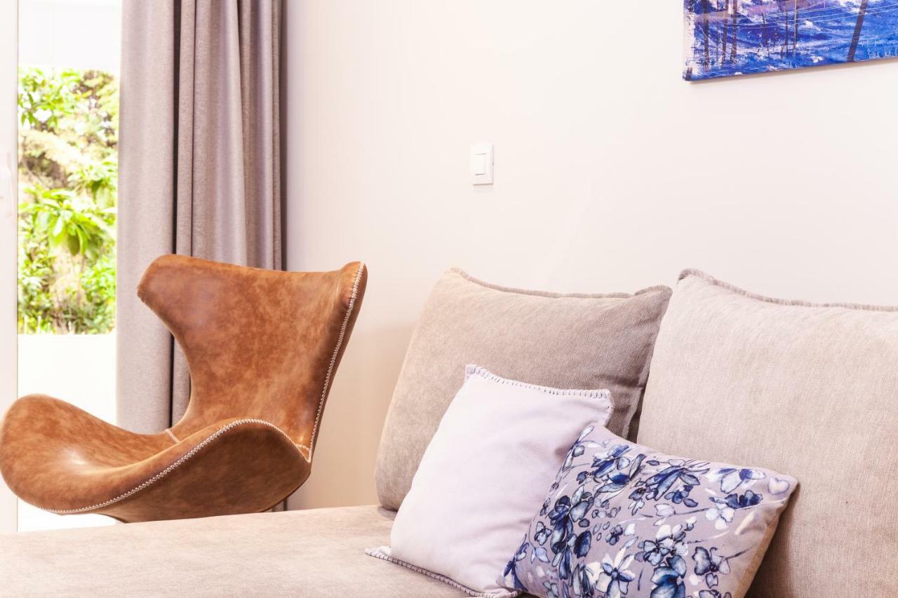 Sweet Suite Flora In Vouliagmeni Афины Экстерьер фото