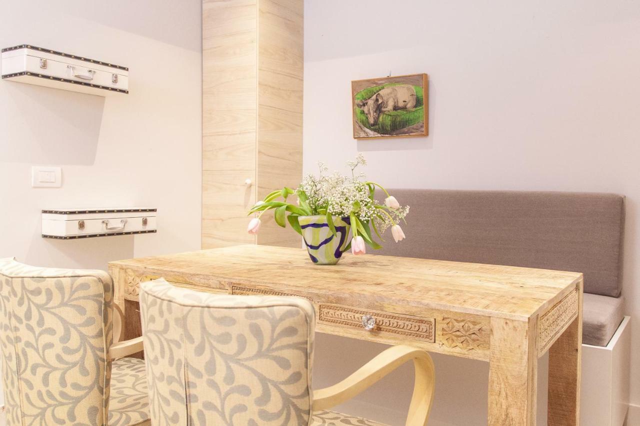 Sweet Suite Flora In Vouliagmeni Афины Экстерьер фото